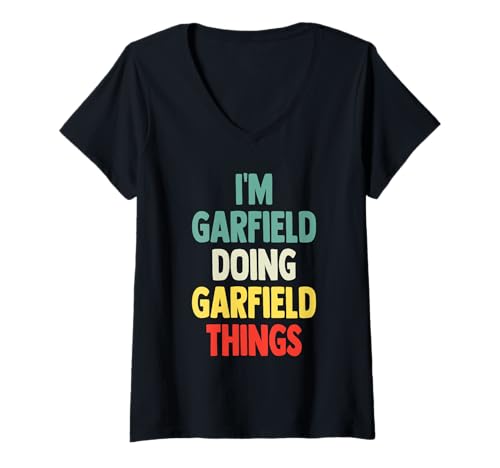 Damen I'm Garfield Doing Garfield Things Fun Personalisierter Name Gar T-Shirt mit V-Ausschnitt Damen I'm Garfield Doing Garfield Things Fun Personalisierter Name Gar T-Shirt mit V-Ausschnitt von Gift Tee Name Garfield