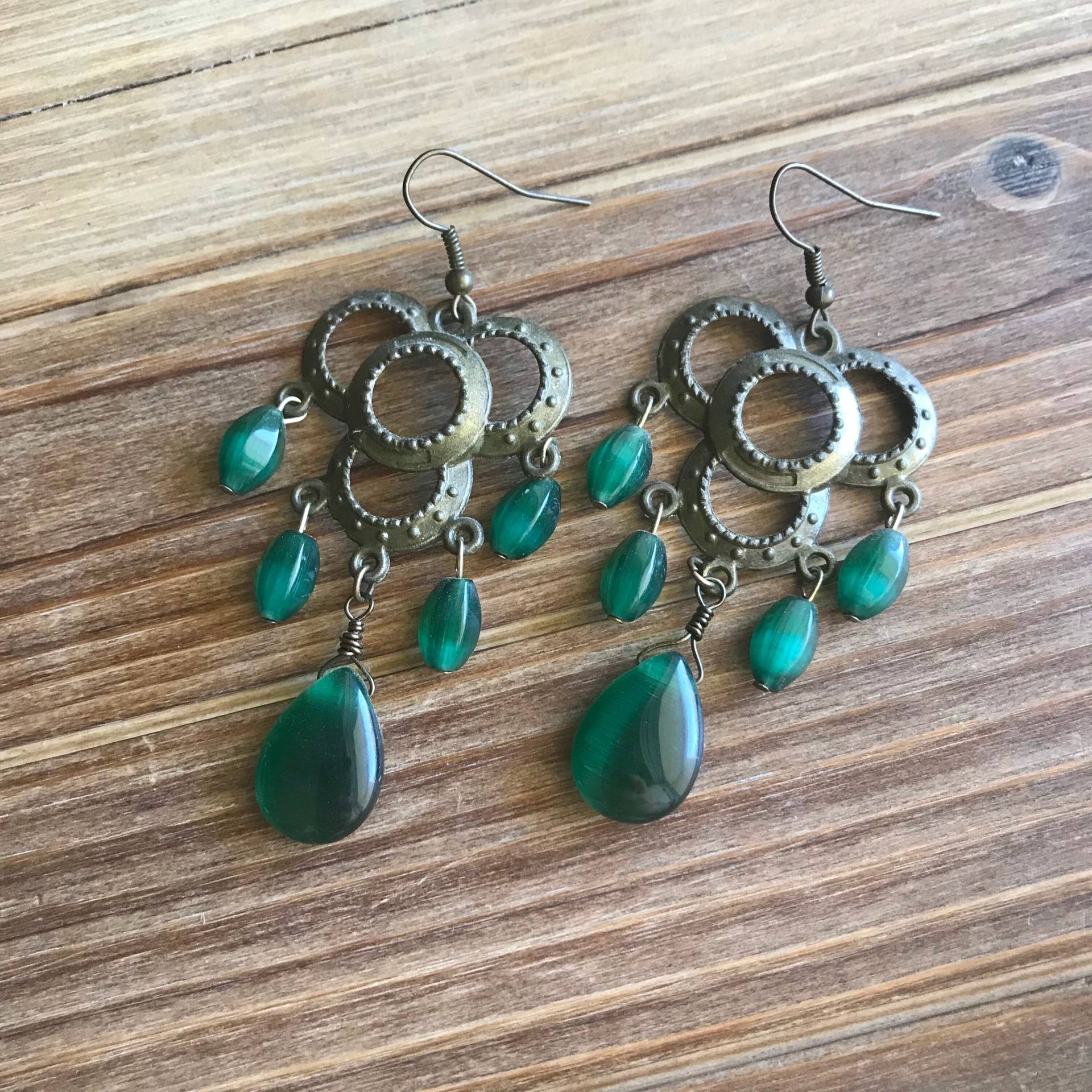 Antike Gold Und Grüne Glas Tropfen Ohrringe Antike Gold Und Grüne Glas Tropfen Ohrringe von GiftGalleria