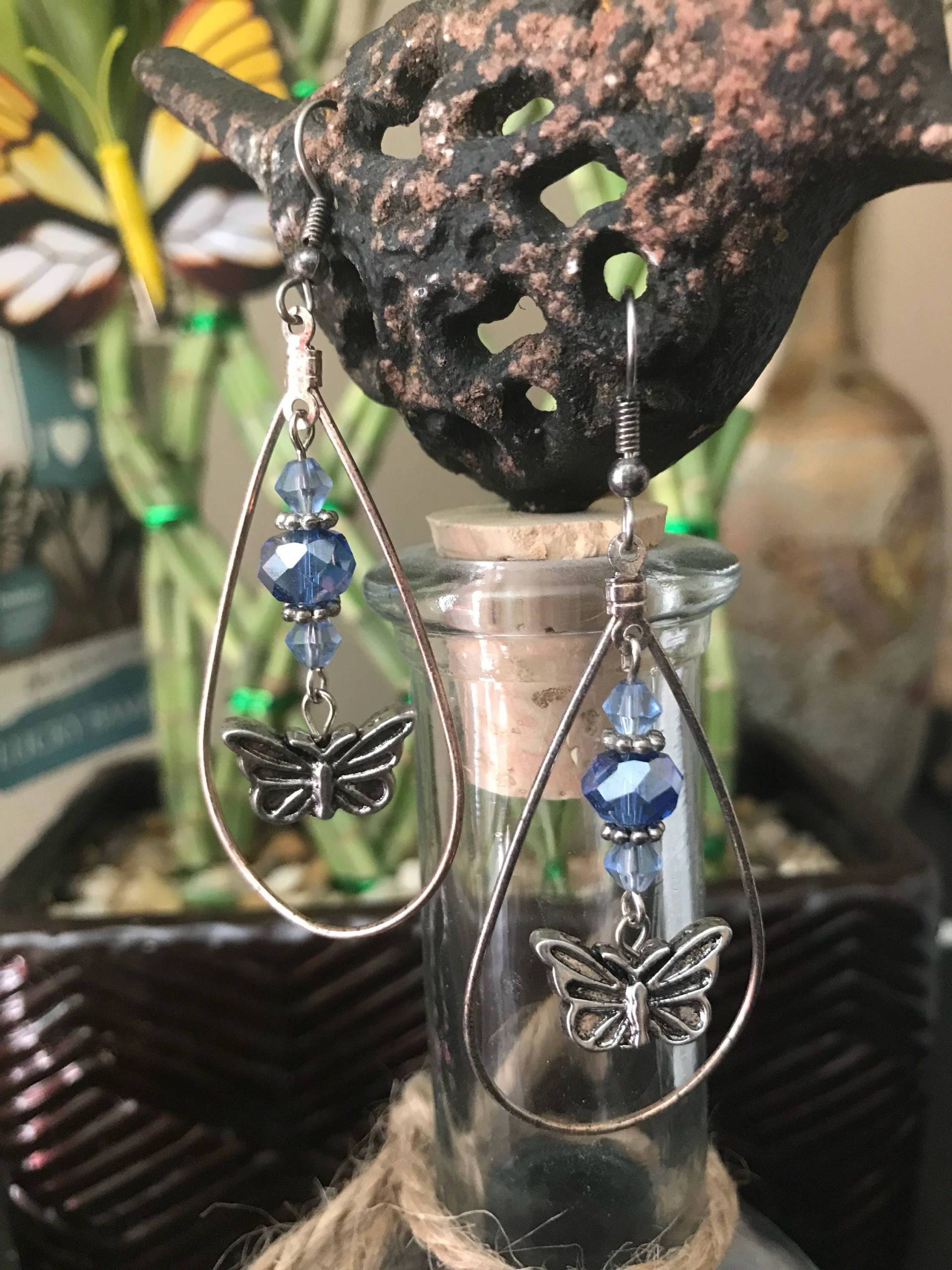 Blauer Kristall Und Silber Schmetterling Ohrringe Blauer Kristall Und Silber Schmetterling Ohrringe von GiftGalleria