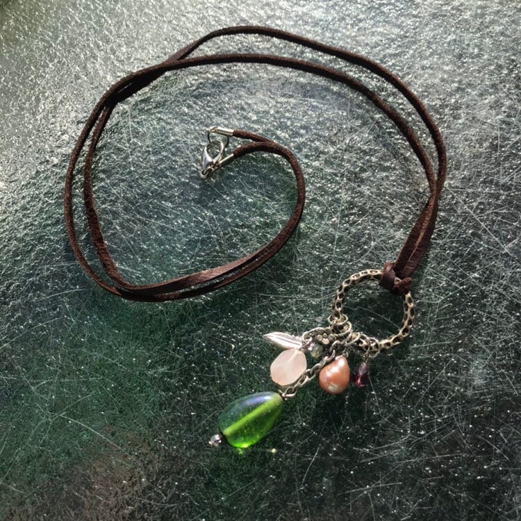 Braune Deerskin Multibeaded Halskette Braune Deerskin Multibeaded Halskette von GiftGalleria
