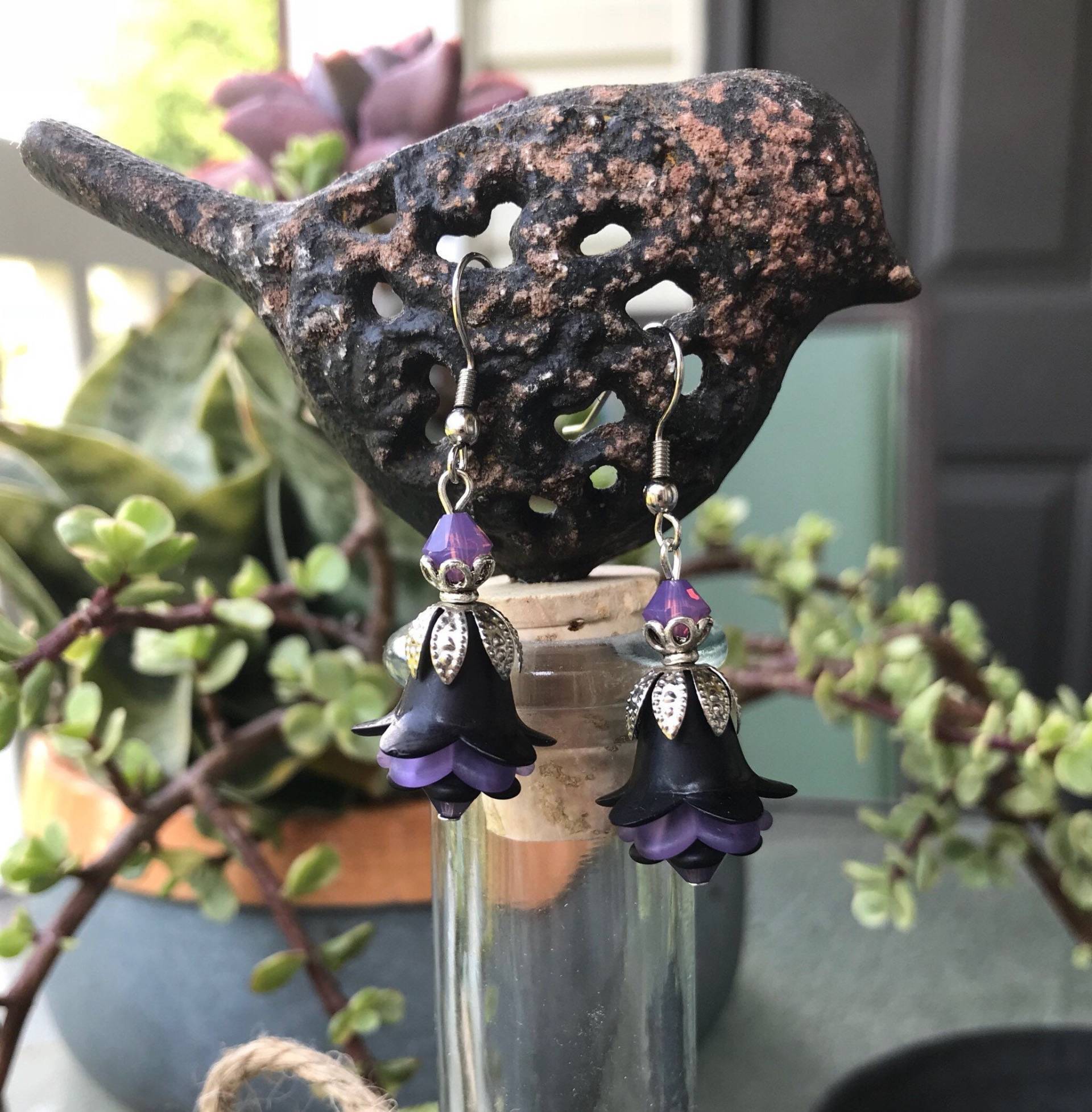 Lila Und Schwarze Blumen Ohrringe Lila Und Schwarze Blumen Ohrringe von GiftGalleria