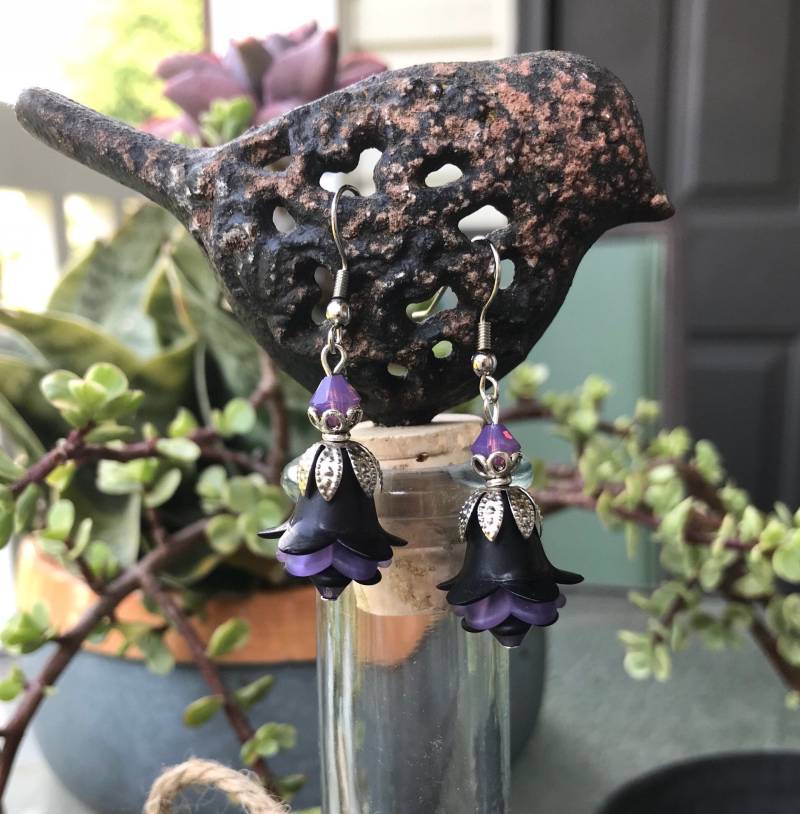 Lila Und Schwarze Blumen Ohrringe Lila Und Schwarze Blumen Ohrringe von GiftGalleria