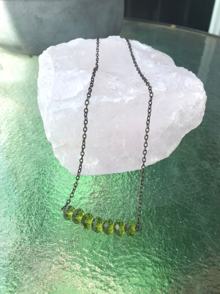 Olivgrüne Kristallhalskette Olivgrüne Kristallhalskette von GiftGalleria