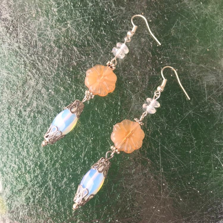 Orange Glasblüte Und Opalith Ohrringe Orange Glasblüte Und Opalith Ohrringe von GiftGalleria