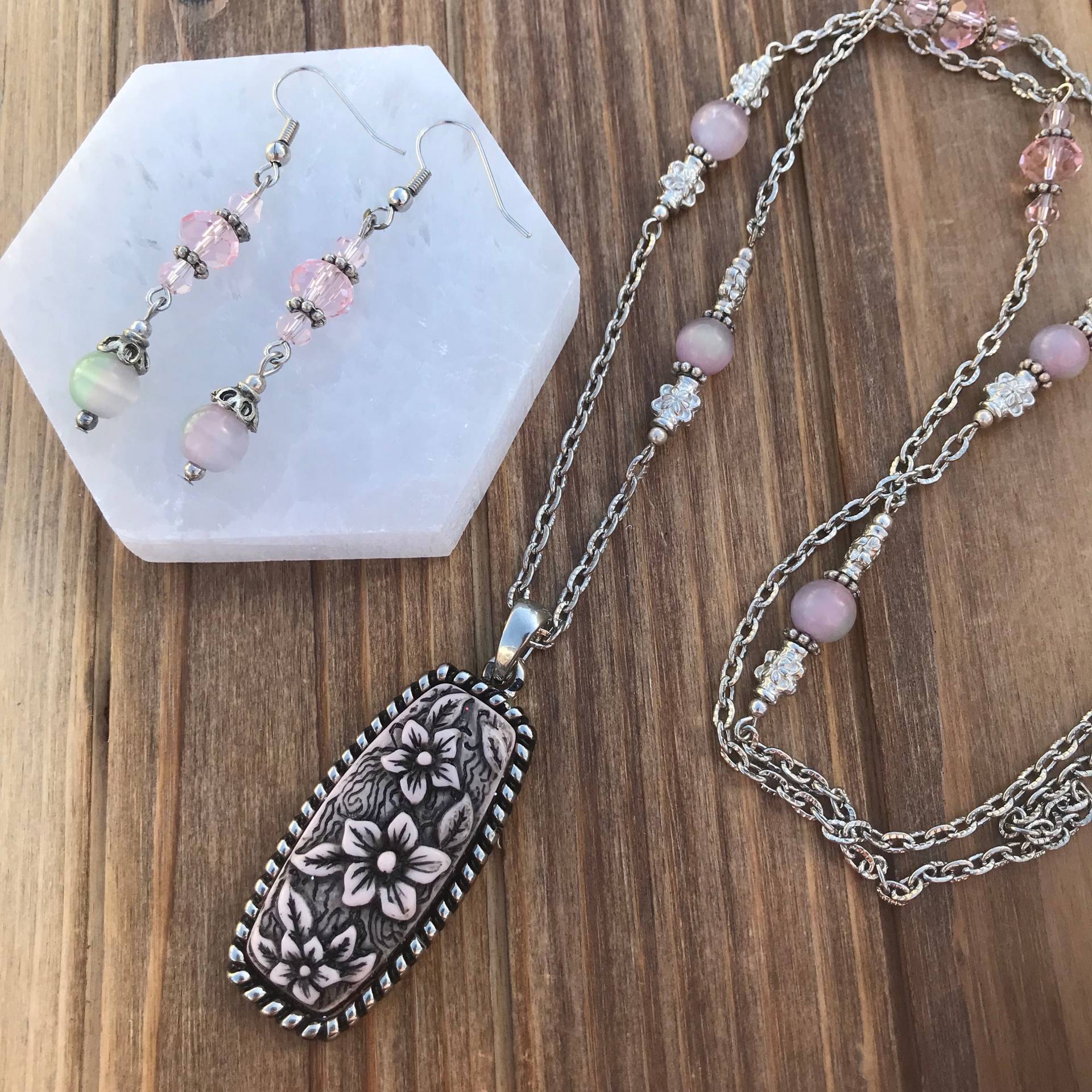 Rosa Glas Und Katzenaugen Halskette Ohrringe Set Rosa Glas Und Katzenaugen Halskette Ohrringe Set von GiftGalleria