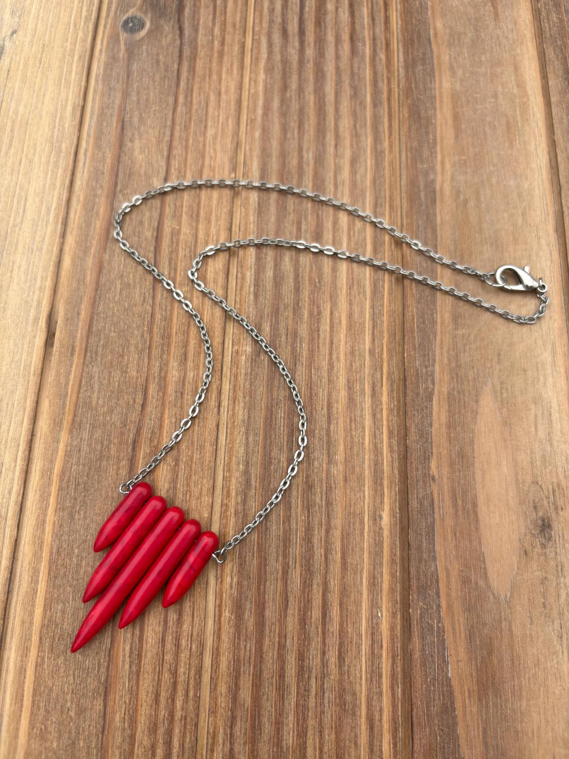 Rot Spike Und Silber Halskette Rot Spike Und Silber Halskette von GiftGalleria
