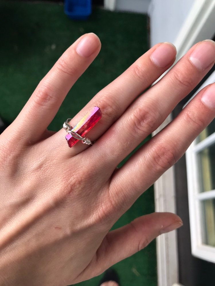 Roter Kristall-Quarzdraht Umhüllt Ring. Größe 6 Roter Kristall-Quarzdraht Umhüllt Ring. Größe 6 von GiftGalleria