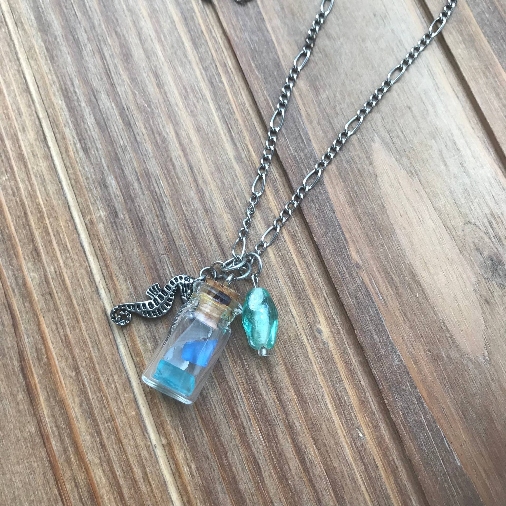 Seepferdchen Und Seeglas Flasche Halskette Seepferdchen Und Seeglas Flasche Halskette von GiftGalleria