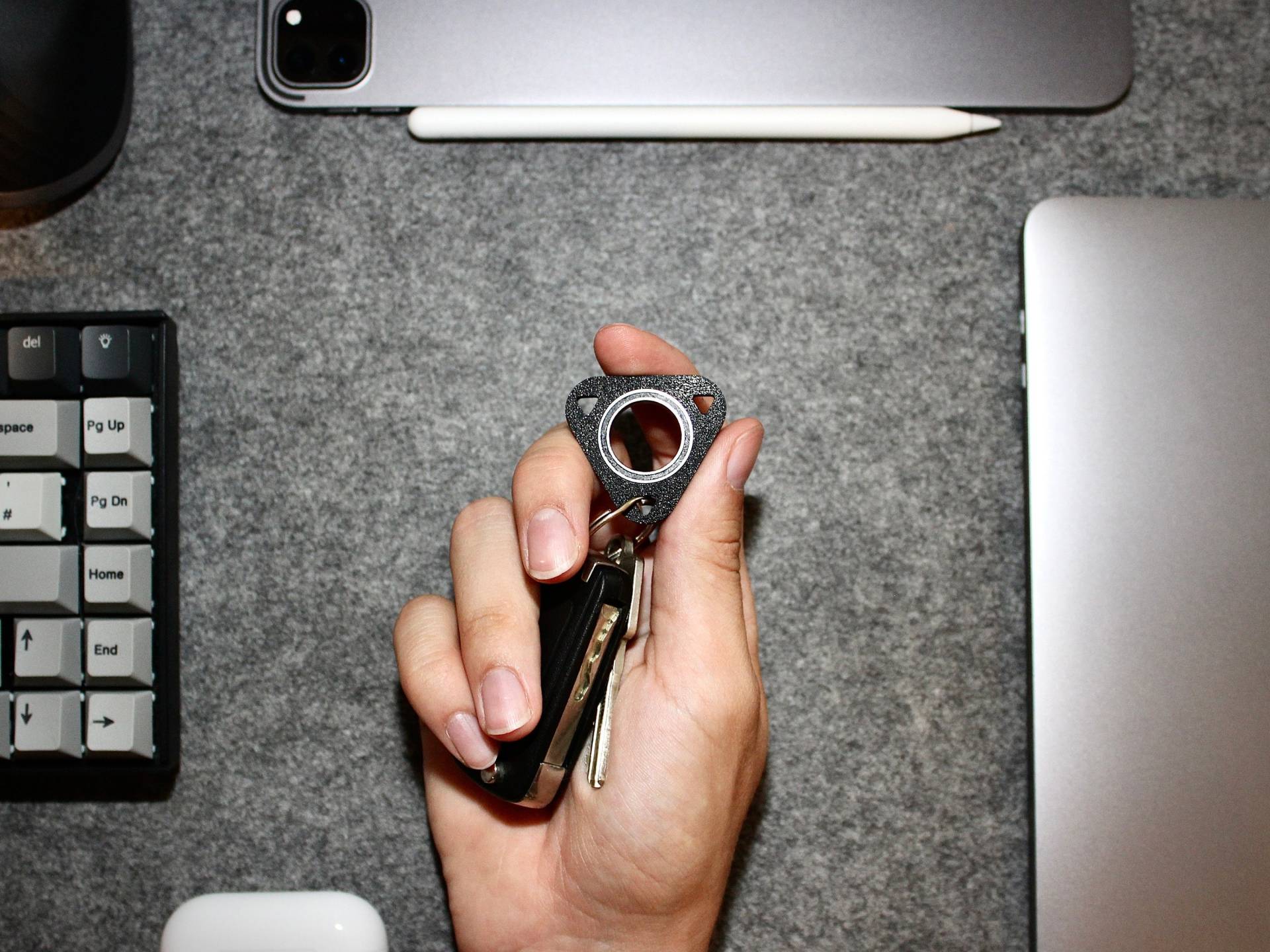 Spinly Fidget Keychain -Rect- Key Spinner For Cool Moves - Karambit Style Schlüsselanhänger von GiftGlobe