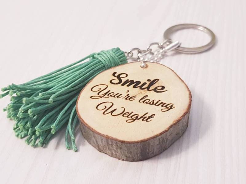 Lustige Phrase, Holz Schlüsselanhänger, Personalisierte Lächeln, Benutzerdefinierte Geschenk Für Mama, Ostern, Vater Mama Spaß Schlüssel von GiftIdeaBoutique