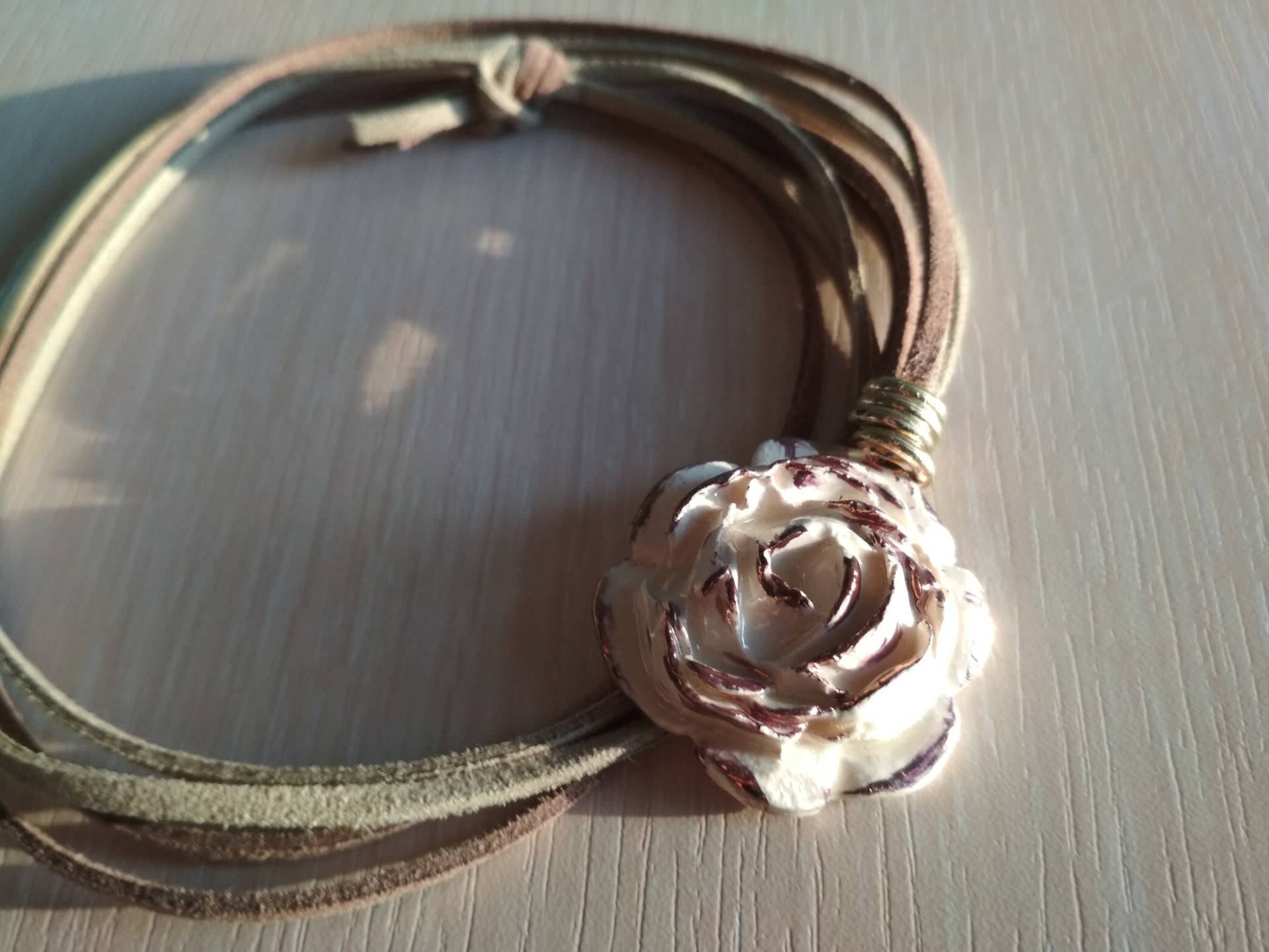 Blumen-Kette Keramikanhänger Aus Weißem Ton Blumen-Kette Keramikanhänger Aus Weißem Ton von GiftStudioCrafts