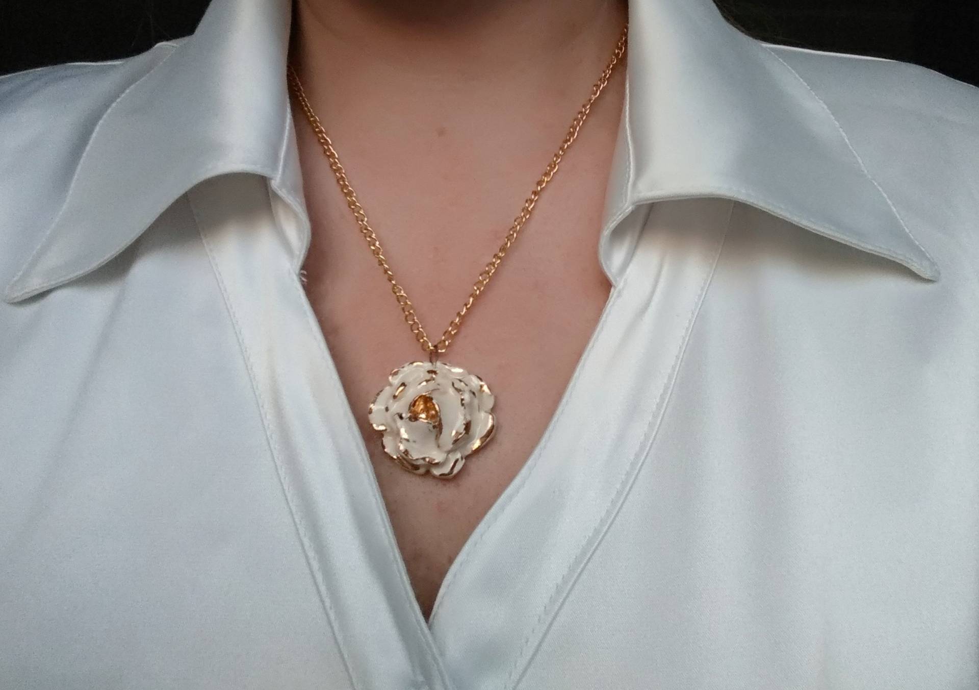 Blumenanhänger Weiße Keramik Mit Gold Blumenanhänger Weiße Keramik Mit Gold von GiftStudioCrafts