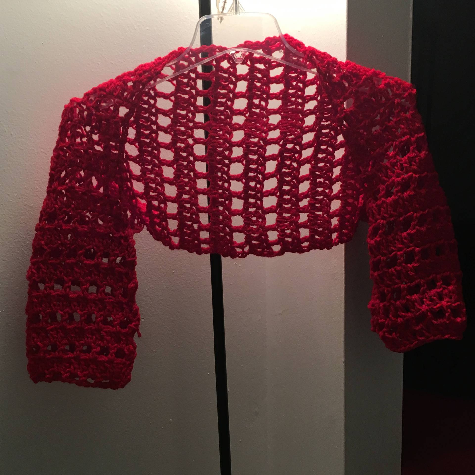 Gehäkelter Shrug - Rot, Schwarz Oder Weiß Gehäkelter Shrug - Rot, Schwarz Oder Weiß von GiftedCrochetDesigns