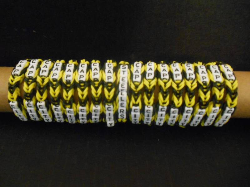 Personalisierte Gummiband Armbänder von GiftsAndMo