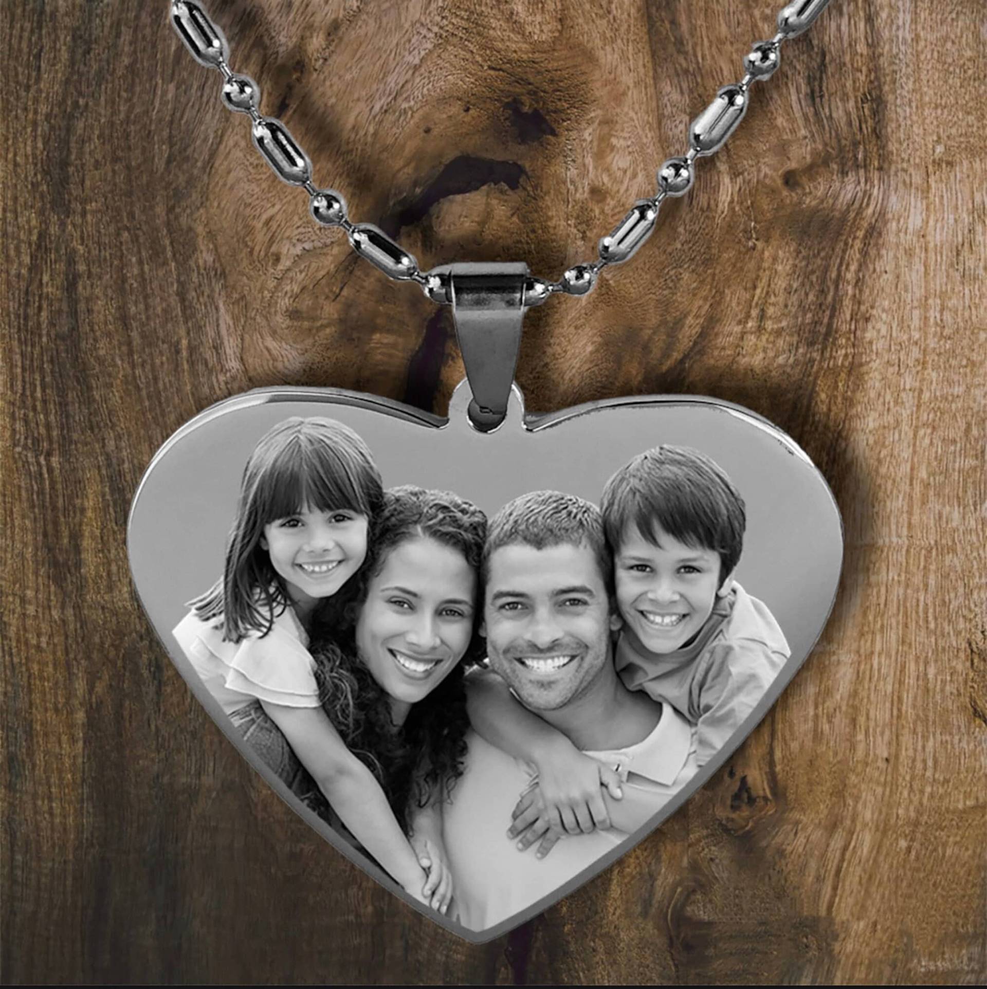 Gravierter Herzanhänger Mit Foto Personalisierte Andenken-Halskette von GiftsEngravingStore