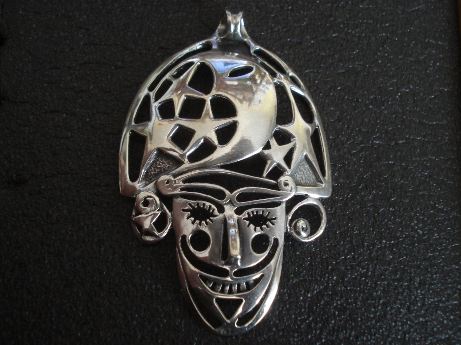 Anhänger Und Brosche Nach Vorfahren Der Karnevalsmasken in Laza, Provinz Ourense, Galizien-Spanien Anhänger Und Brosche Nach Vorfahren Der Karnevalsmasken in Laza, Provinz Ourense, Galizien-Spanien von GiftsJewelryHandmade