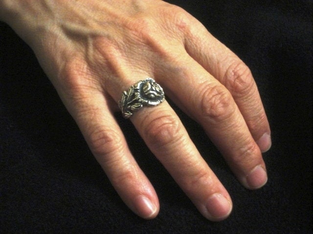 Vintage Rose Ring, Geschenk Für Rosen, Verstellbarer Ring Massivem Sterling Silber, Individuell Gefertigter Ehering Mit Recyceltem Deckel von GiftsJewelryHandmade