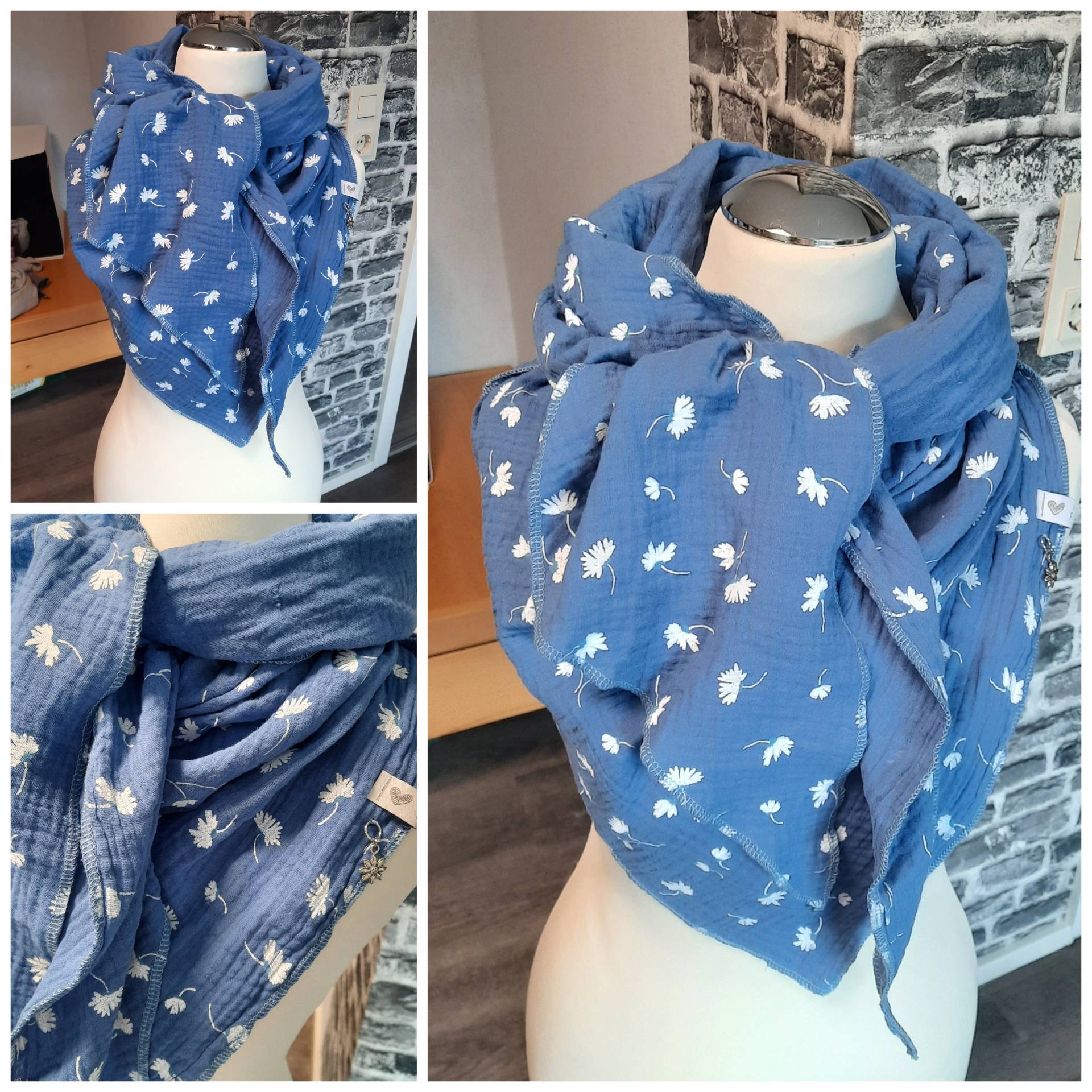 Blaues Xxl Dreieckstuch Aus Musselin Mit Blumendruck/ Double Gauze, Kuscheliges Winteraccessoires von GiftsbyFarbenspiel