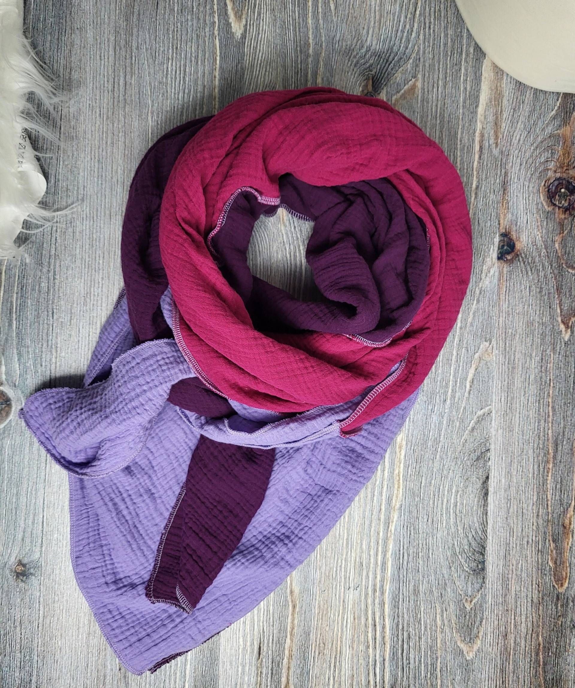 Dreifarbiges Xxl Musselintuch in Beeren Farben Frühlingstrendfarben 2024 von GiftsbyFarbenspiel