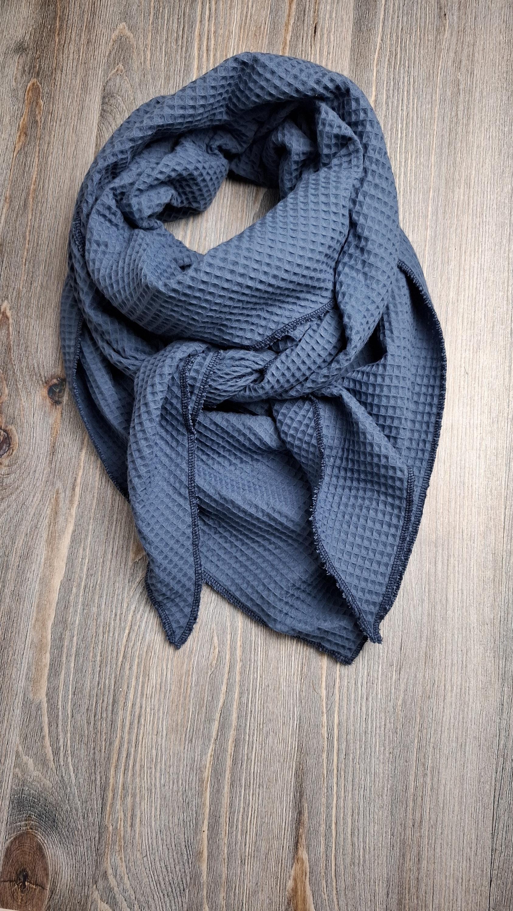 xxl Dreieckstuch Aus Waffelpique in Dunkelblau Der Neue Modetrend 2025, Superleicht Und Kuschelig von GiftsbyFarbenspiel