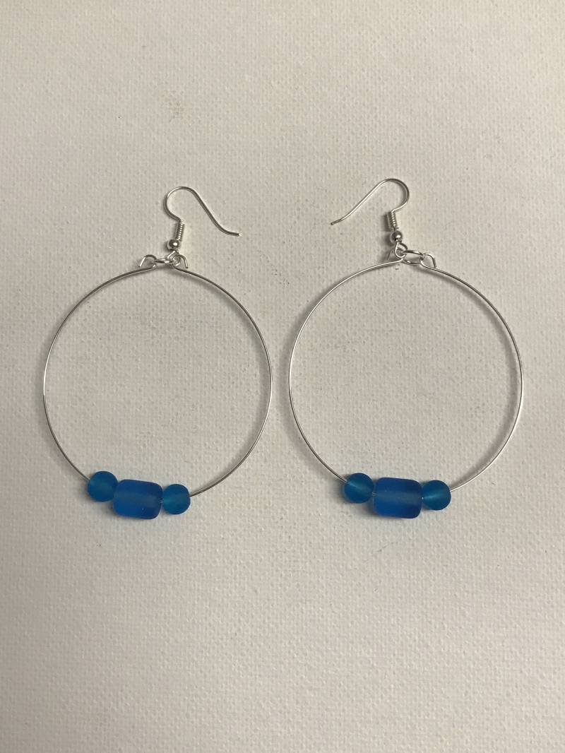 Blaues Seeglas Große Silberdraht Creolen Baumelnde Ohrringe Blaues Seeglas Große Silberdraht Creolen Baumelnde Ohrringe von GiftsbyKarenM