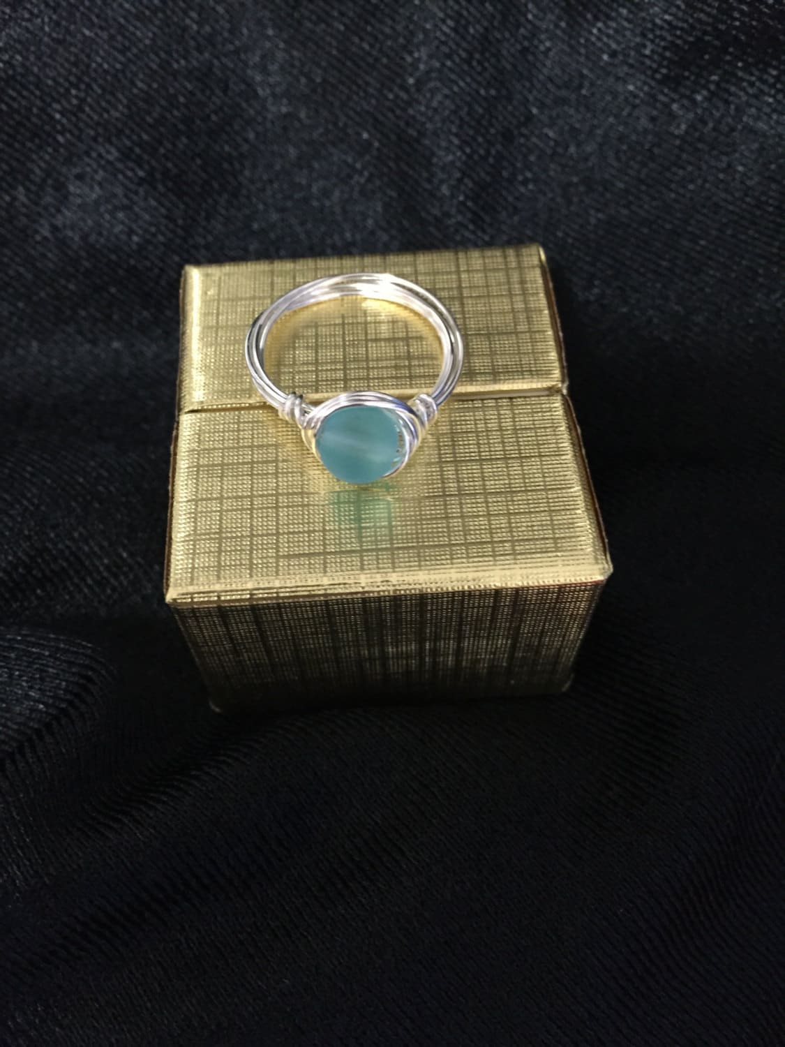 Blaues Seeglas Sterling Silber Oder Gold Filled Draht Gewickelt Ring Blaues Seeglas Sterling Silber Oder Gold Filled Draht Gewickelt Ring von GiftsbyKarenM