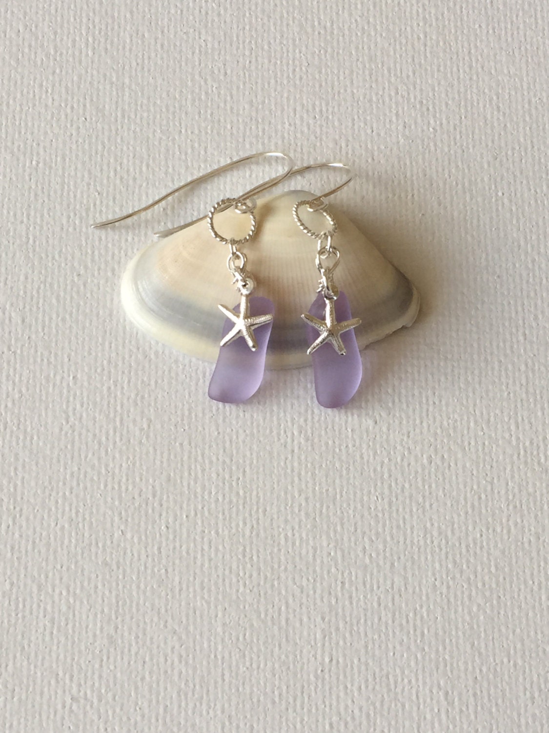 Hawaii Seeglas Lavendel Sterling Silber Draht Gewickelt Seestern Charme Ohrringe Hawaii Seeglas Lavendel Sterling Silber Draht Gewickelt Seestern Charme Ohrringe von GiftsbyKarenM