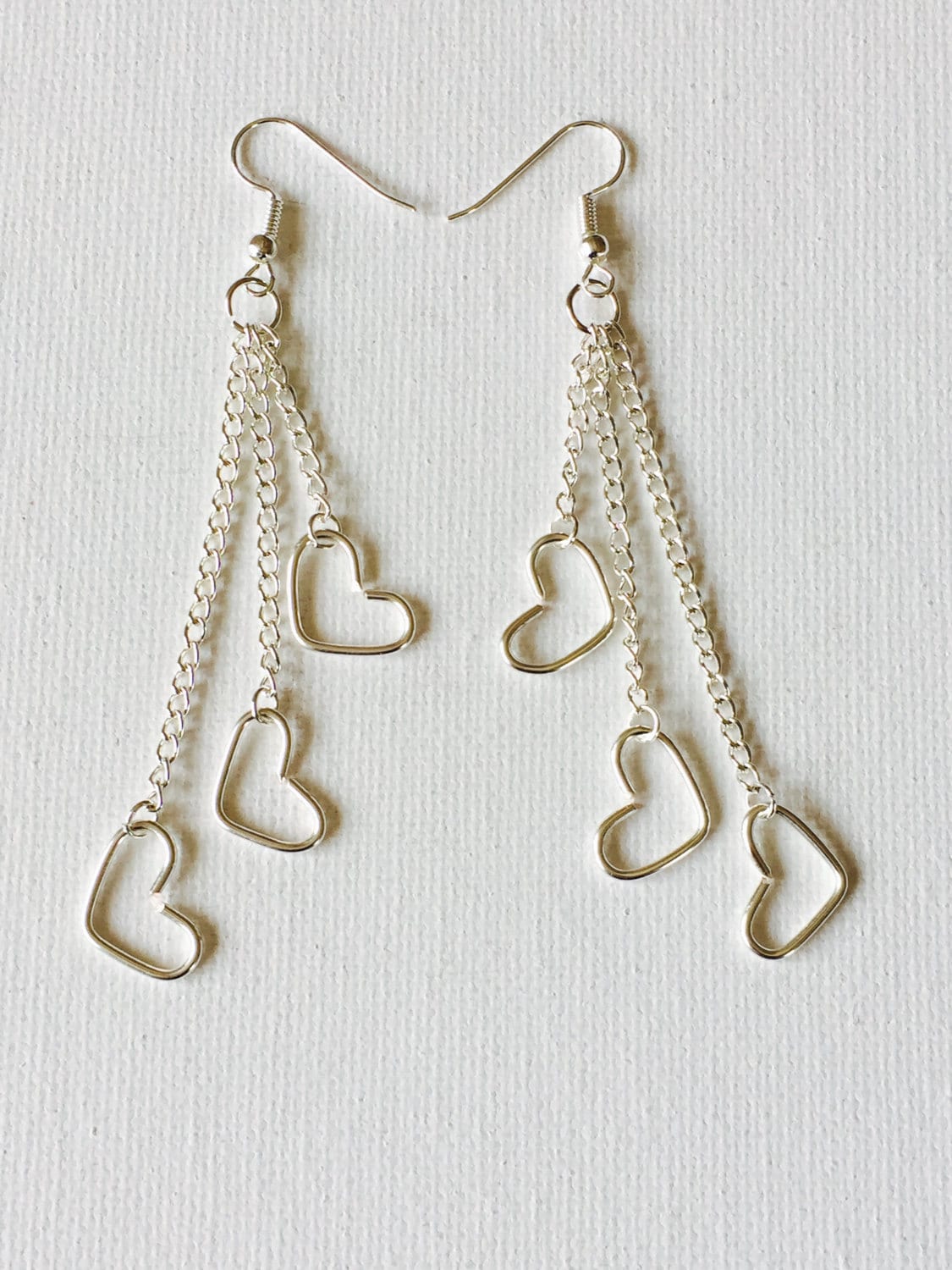 Verdreifachen Herzen Silberdraht Charme Silber Kette Baumelnde Ohrringe Verdreifachen Herzen Silberdraht Charme Silber Kette Baumelnde Ohrringe von GiftsbyKarenM