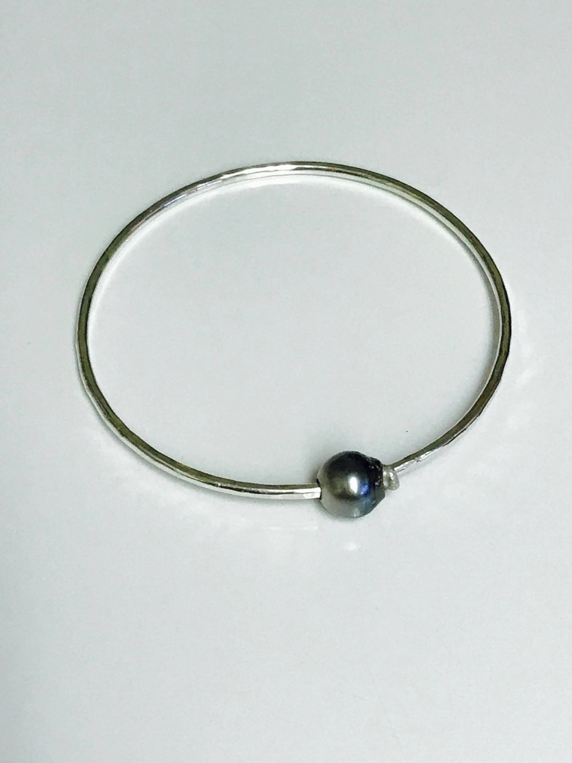 sterling Silber Tahiti Perlen Armreif Armband 12 Gauge Wire sterling Silber Tahiti Perlen Armreif Armband 12 Gauge Wire von GiftsbyKarenM