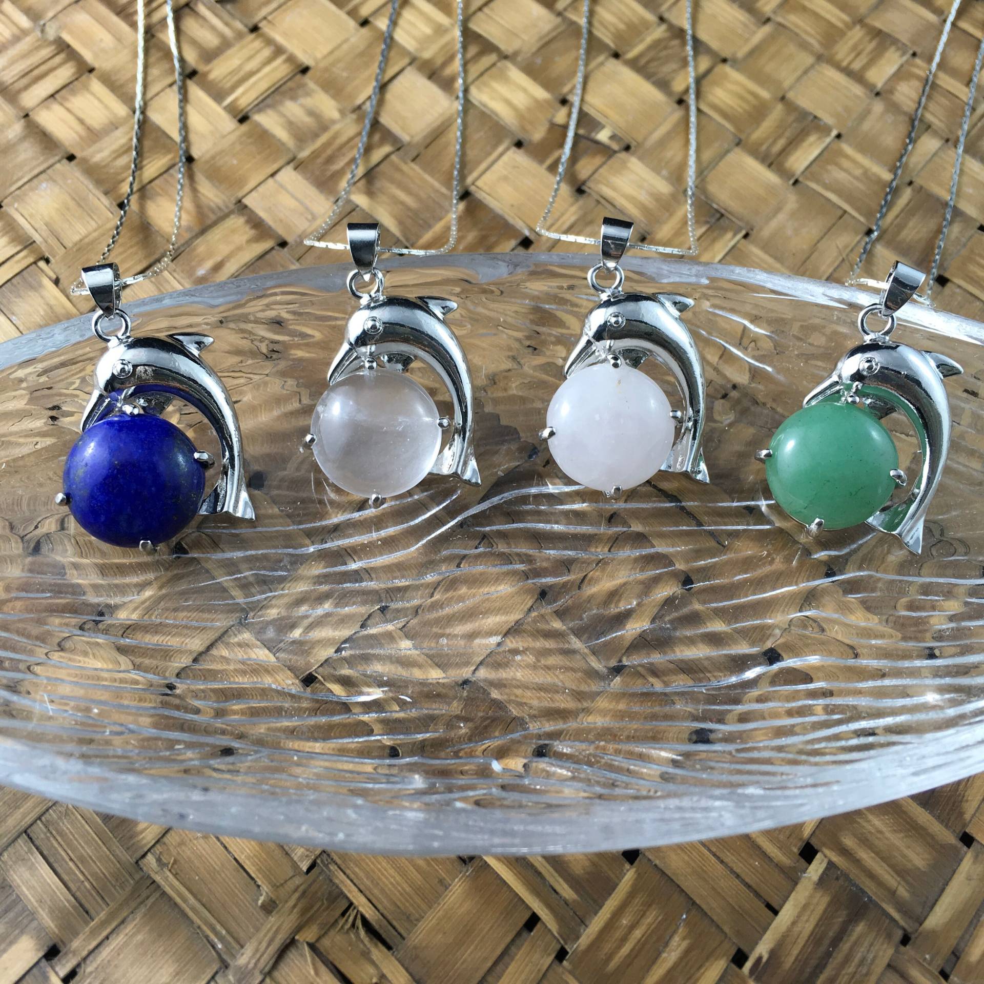 Silber Delfin Mit Echtem Natürlichen Edelstein Anhänger Einschließlich Kette - Lapis Lazuli, Bergkristall, Rosenquarz Oder Aventurin | Kostenloser von GiftsofNatura
