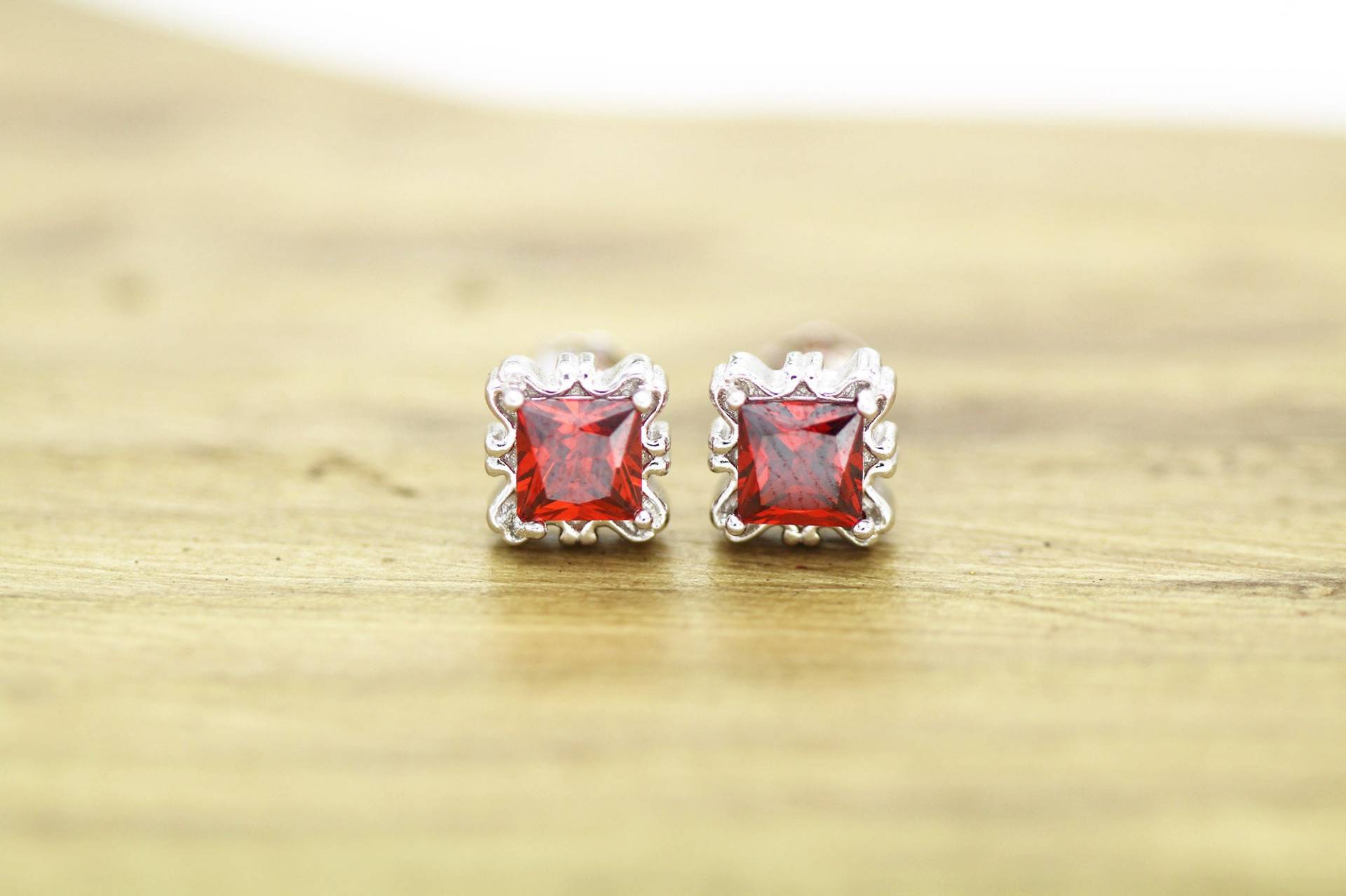 Granat Ohrringe Geschenk Für Sie, Sterling Silber Ohrringe, Retro Rot Zirkonia Quadrat Ohrstecker Frauen Mädchen Kinder Freundschaft von GifttreeShop