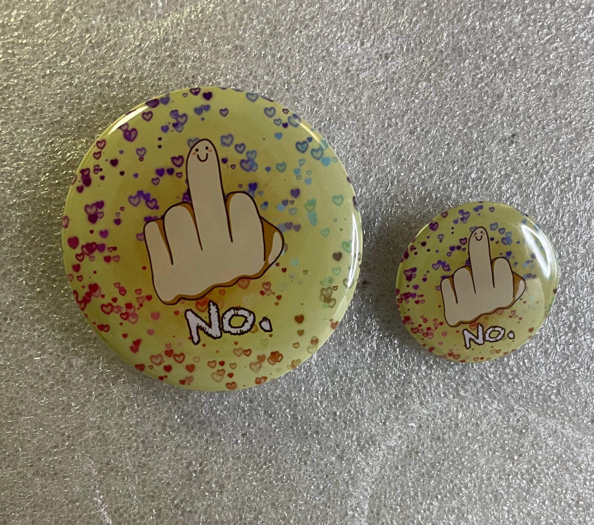 Cute Middle Finger Button von GigalotsArtz