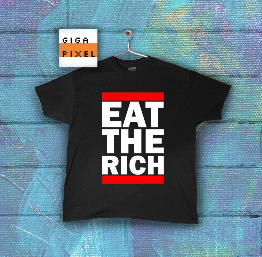 Eat The Rich - Run Dmc Parodie T-Shirt, Unisex Sozialismus Retro Vintage Kommunist Shirt, Shirt Schriftart Eat The Rich - Run Dmc Parodie T-Shirt, Unisex Sozialismus Retro Vintage Kommunist Shirt, Shirt Schriftart von GigapixelTees