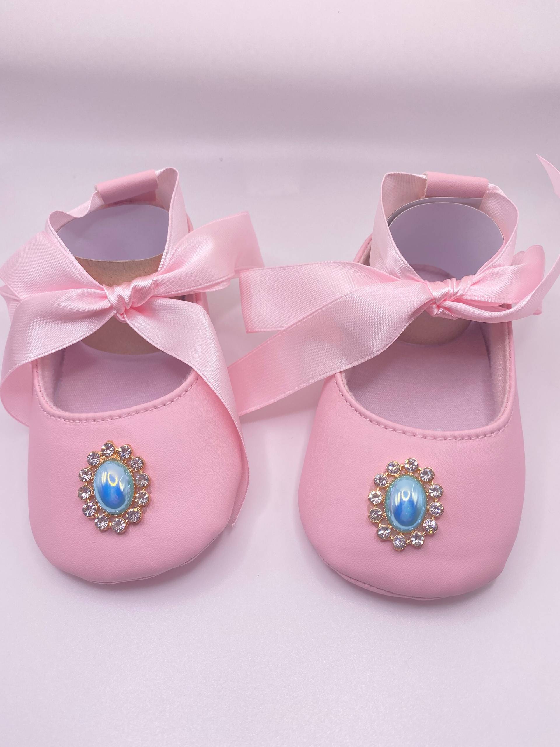 Hübsche Rosa Baby Mädchen Kleid Schuhe | Perlenschuhe Krippenschuhe von GigglePlanet