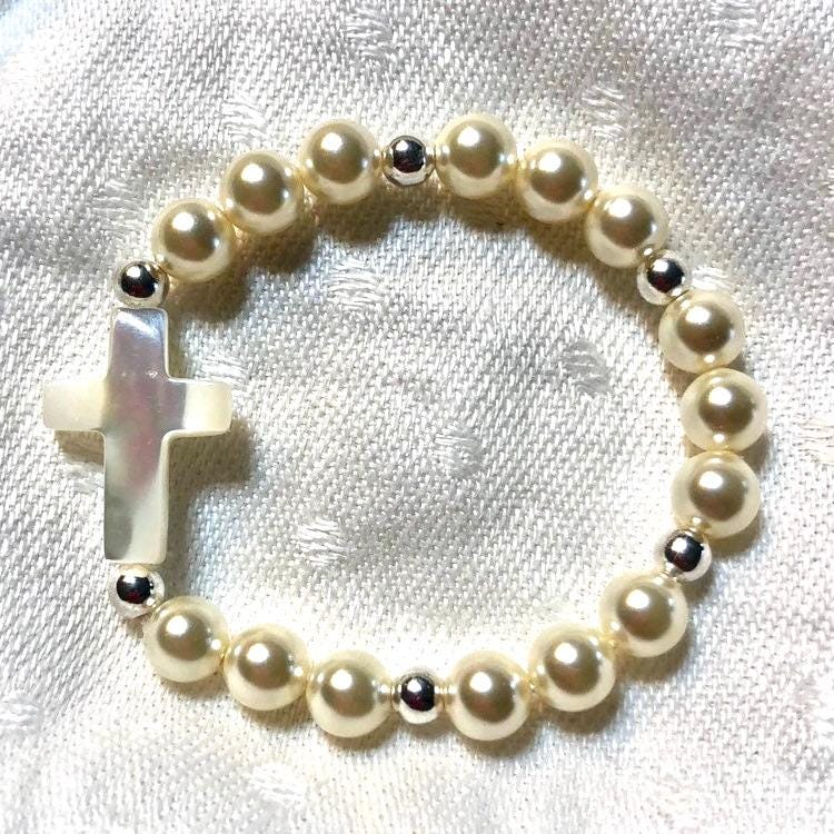 Kinderarmband Perlmutt Kreuz Kinderarmband Perlmutt Kreuz von GigiBCompany