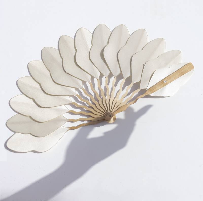 Lucia-Fächer, Handgefertigter Fächer Aus Satinseide Und Natürlichem Bergahornholz Lucia-Fächer, Handgefertigter Fächer Aus Satinseide Und Natürlichem Bergahornholz von GigiHandFans