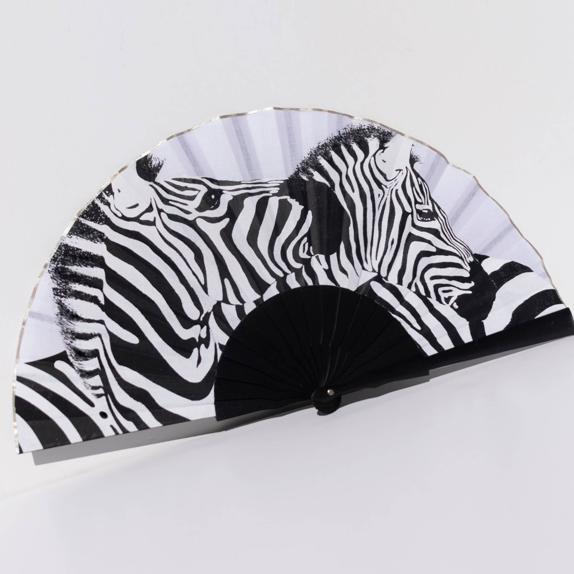 Zebras-Fan. Fächer Aus Holz Mit Zebra-Illustration. Animal-Print Zebras-Fan. Fächer Aus Holz Mit Zebra-Illustration. Animal-Print von GigiHandFans