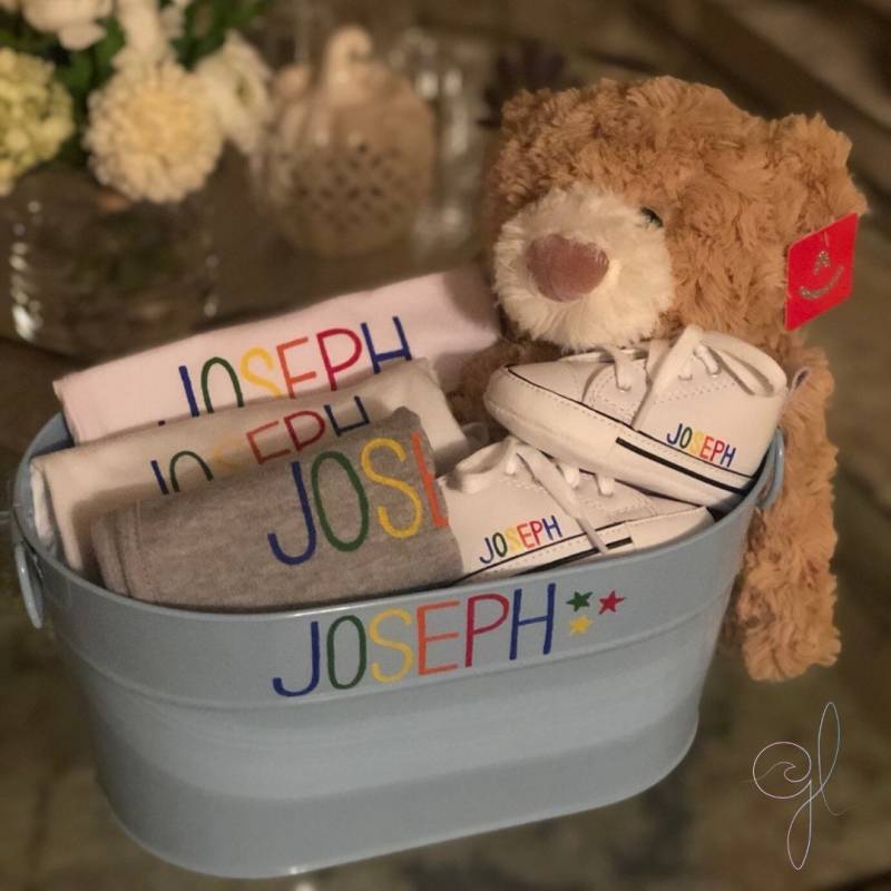 Personalisierter Baby-Geschenkkorb Personalisierter Baby-Geschenkkorb von GigiLuca