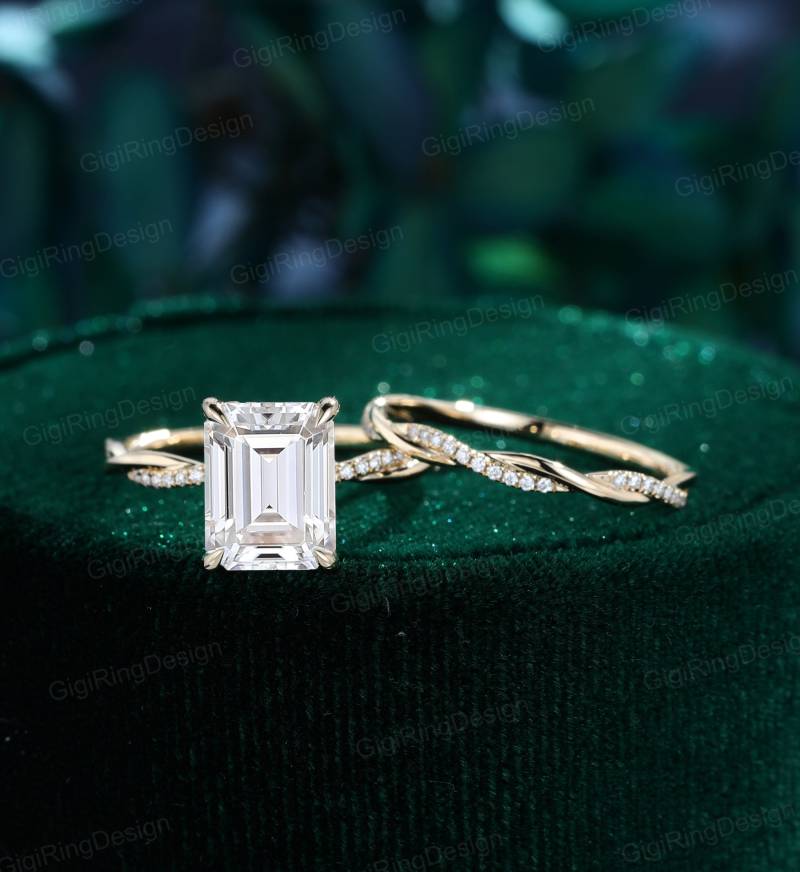 2.7Ct Smaragdschliff Moissanite Verlobungsring Gesetzt Vintage Einzigartige Solid Gelbgold Twist Band Ring Braut Versprechen Jahrestag Geschenk von GigiRingDesign