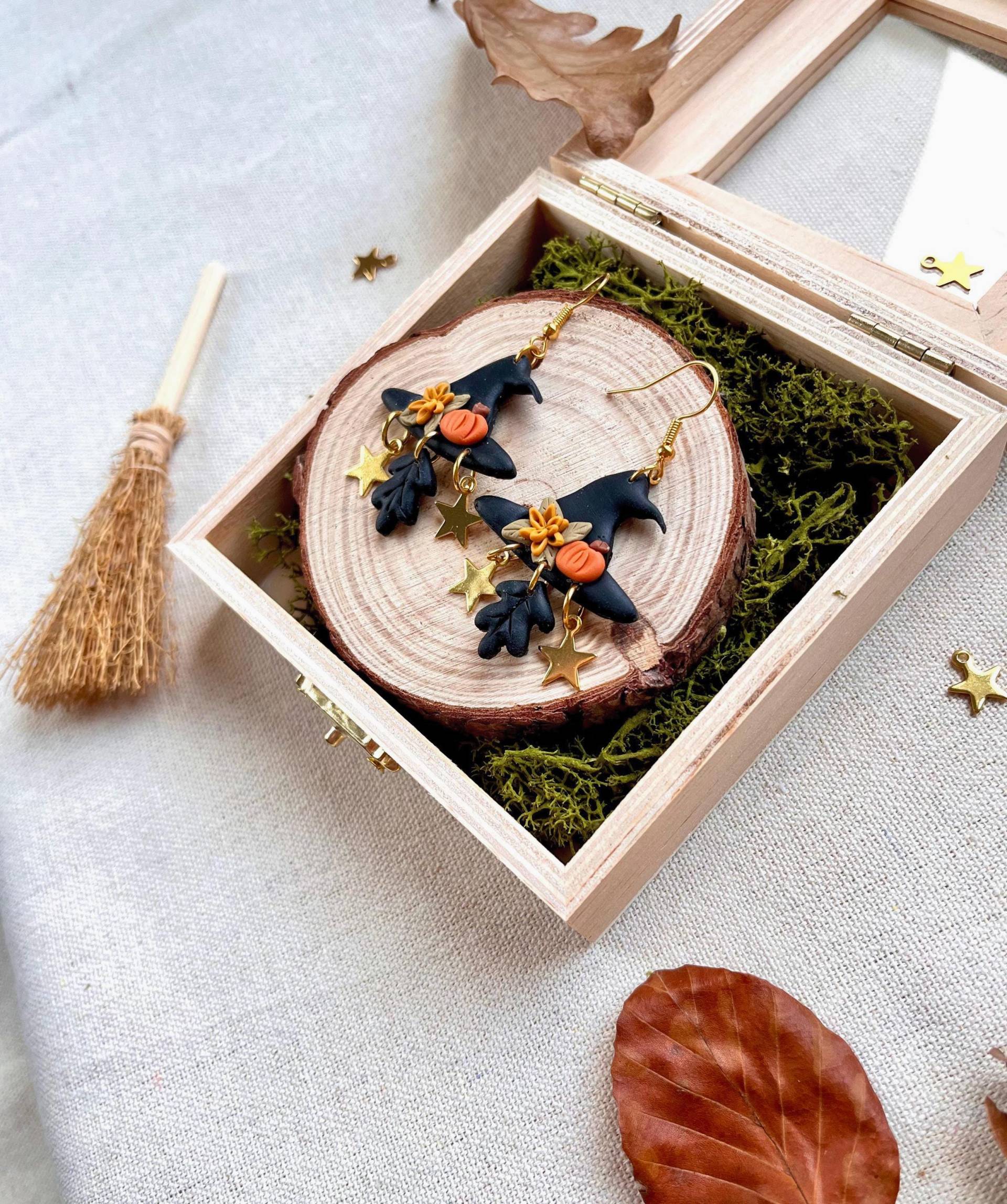 Hexenhut Ohrringe, Herbst Fimo Ohrhaken, Halloween Detaillierte Schmuck, Herbst, Zauberer, Botanisch Hexenhut Ohrringe, Herbst Fimo Ohrhaken, Halloween Detaillierte Schmuck, Herbst, Zauberer, Botanisch von GildedAcornCreations