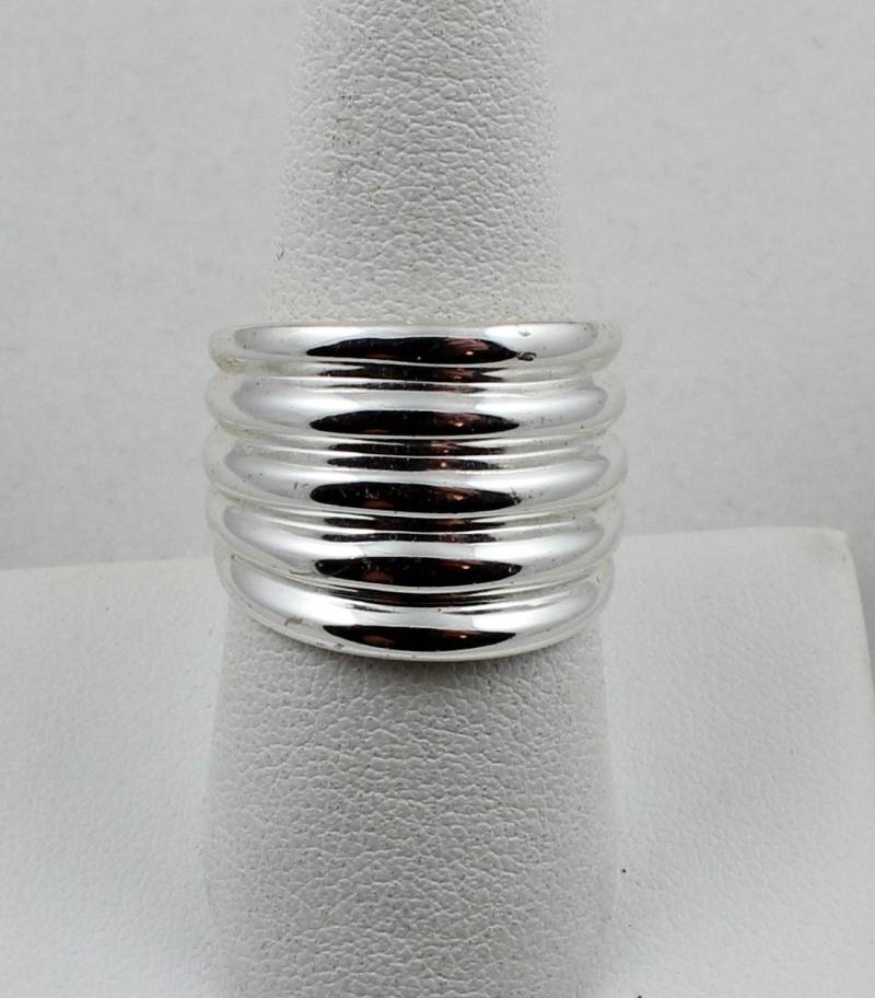 Modernist Sterling Silber Ring Signiert Su Thailand Wide Band Abstract von GildedAgeJewels