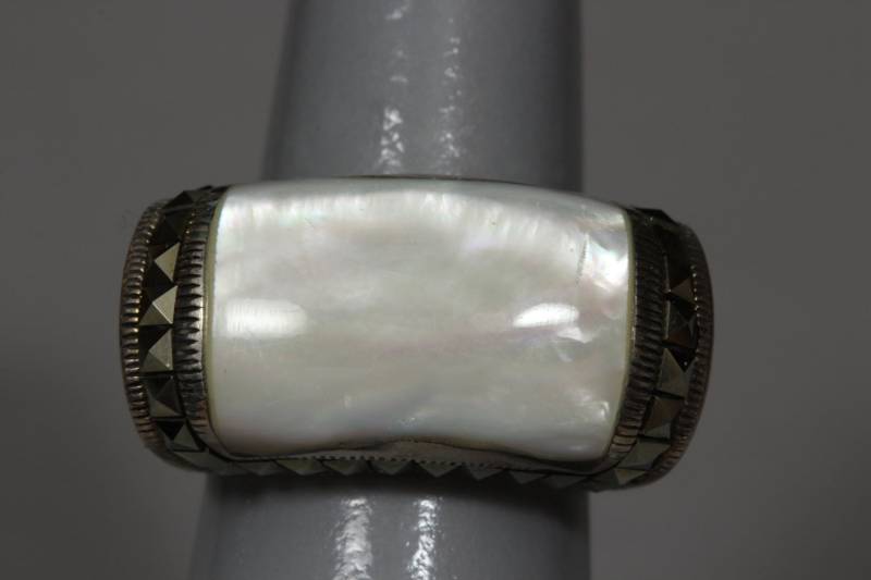 Technibond Sterling Silber Ring Perlmutt & Markasit Statement Ring, Größe 7 von GildedAgeJewels