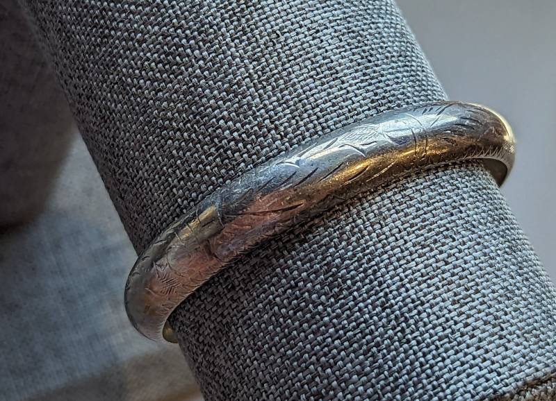 Vintage Geätzter Sterling Silber Armreif Mit Sicherheitskette von GildedAgeJewels