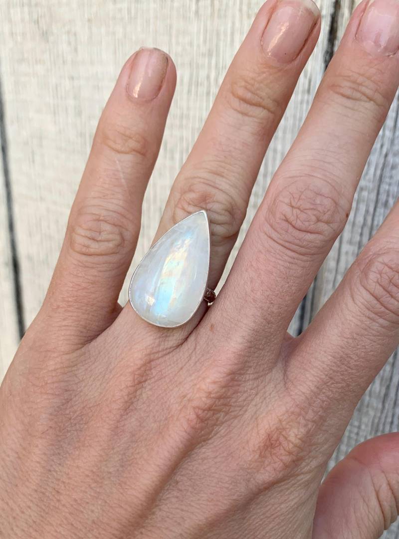 Auffälliger Tropfen Regenbogen Mondstein Mit Blumenring Band Sterling Silber Statement Ring | Boho Größe 6, 5-7 Juni Geburtsstein Zauberhaft von GildedBug