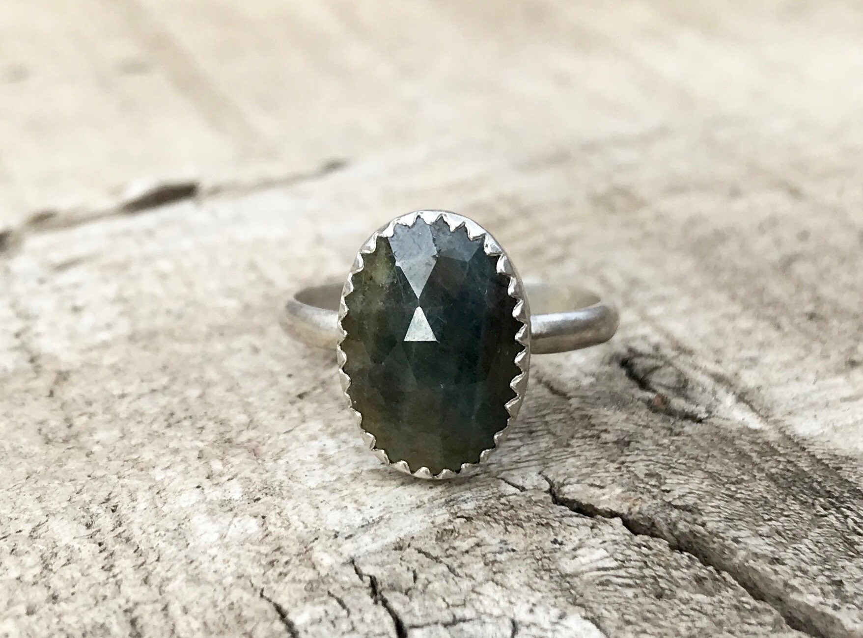 Dunkelblau Gelb Hervorgehoben Facettierter Oval Saphir Sterling Silber Statement Ring | September Geburtsstein Verlobung Dunkelblau Gelb Hervorgehoben Facettierter Oval Saphir Sterling Silber Statement Ring | September Geburtsstein Verlobung von GildedBug