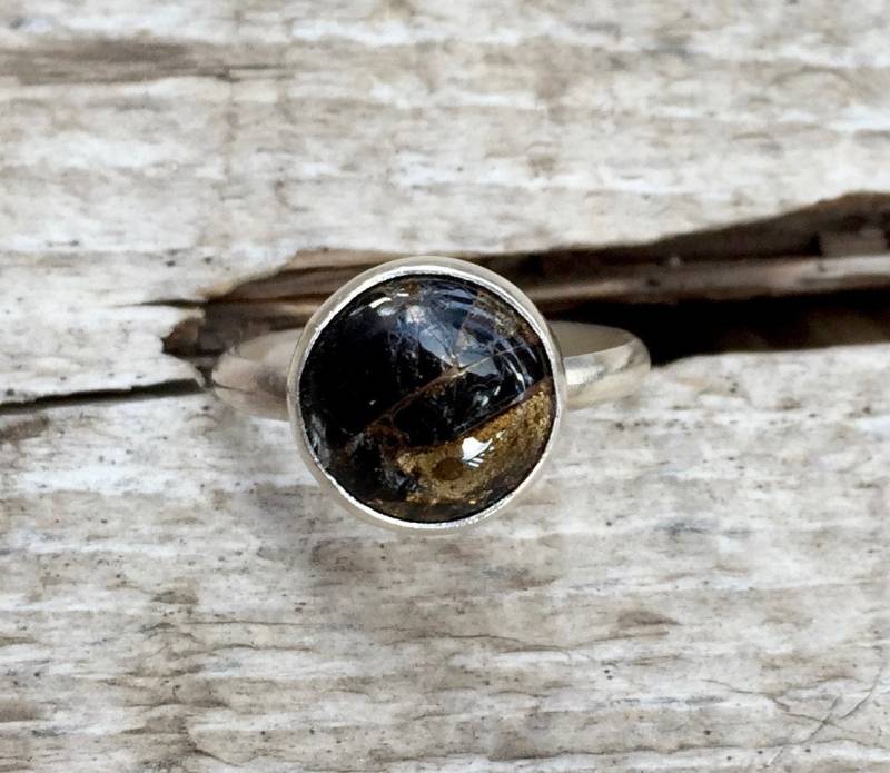 Edgy Minimalist Schwarzer Kupfer Obsidian Sterling Silber Solitaire Ring | Schwarz Und Gold Edelstein Boho Wippe Kantig Gothik von GildedBug