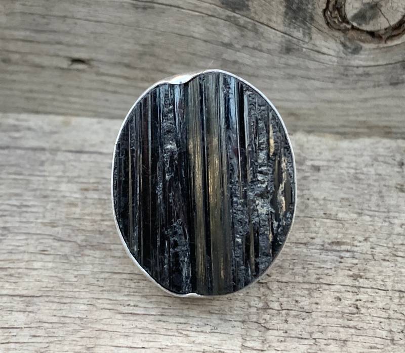 Edgy Rough Cut Groß Oval Schwarzer Turmalin Sterling Silber Statement Ring | Wippe Edelstein Roher Kantig Boho von GildedBug