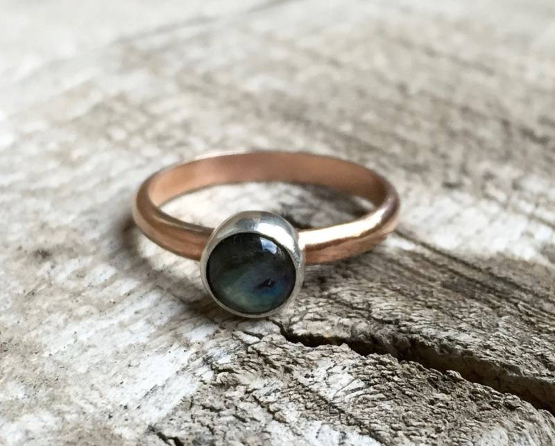 Elegant Romantisch Auffälliger Labradorit Sterling Silber Und Rose Gold Filled Ring von GildedBug