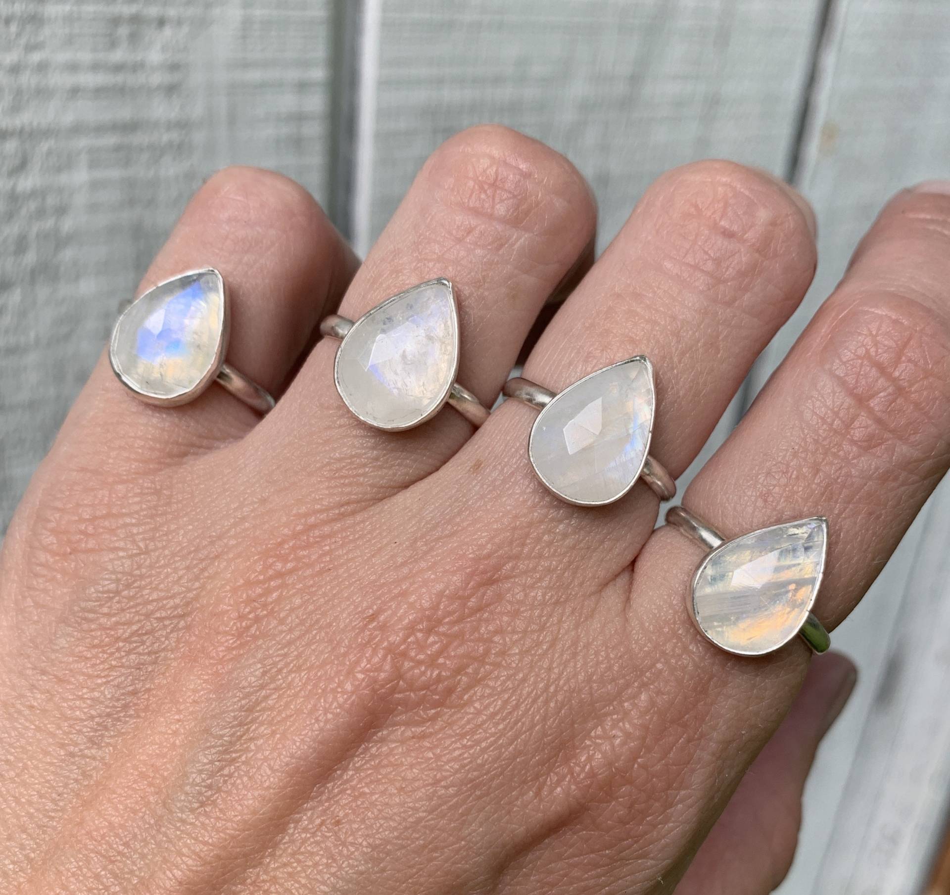 Elegant Schön Tropfen Oder Birne Form Mondstein Sterling Silber Ring | Weißer Stein Boho-Ring Elegant Schön Tropfen Oder Birne Form Mondstein Sterling Silber Ring | Weißer Stein Boho-Ring von GildedBug