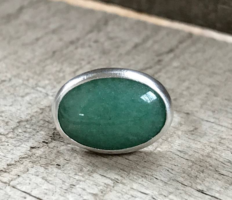 Elegante Oval Smaragd Grün Aventurin Statement Sterling Silber Ring | Grüner Edelstein Solitär-Ring von GildedBug